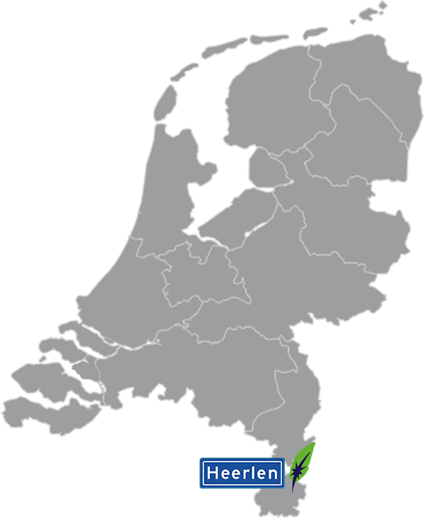 Grijze kaart van Nederland met Heerlen aangegeven voor maatwerk taalcursus Spaans zakelijk - blauw plaatsnaambord met witte letters en Dagnall veer - transparante achtergrond - 600 * 733 pixels